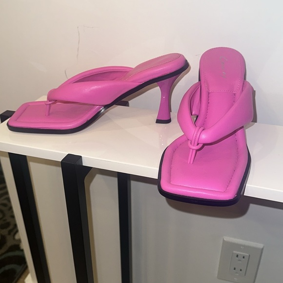 Thong heeled sandals - Picture 2 of 4